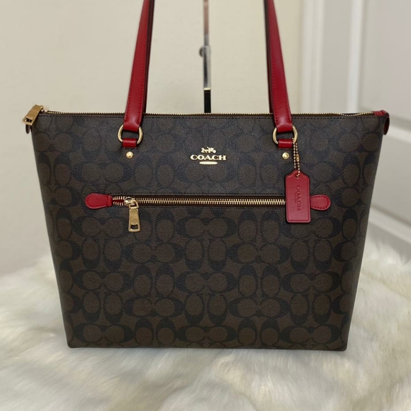 Coach Handbags - ⚜COACH Gallery Tote In Signature Canvas